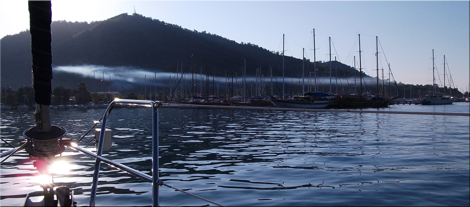 Segeln in einer Mittelmeerbucht — SKS Prüfungstörns in Kroatien und anderen Revieren
